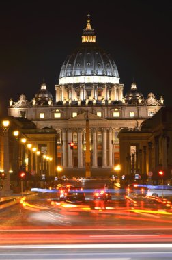 Monumental St. Peter's Bazilikası'na gece Roma'da, Vatikan, İtalya