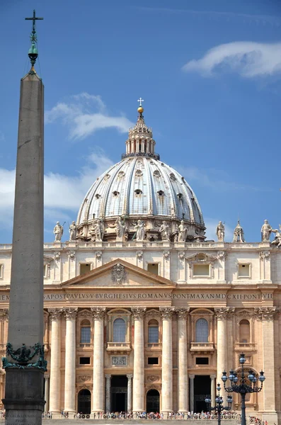 Monumentalne St. Peter's Basilica w Rzym, Watykan, Włochy — Zdjęcie stockowe