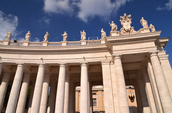 St. Peter's square in de stad van Vatikaan — Stockfoto