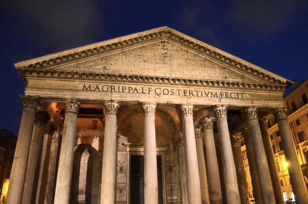 Majestueuze Pantheon door nacht op Piazza della Rotonda in Rome, Italië — Stockfoto