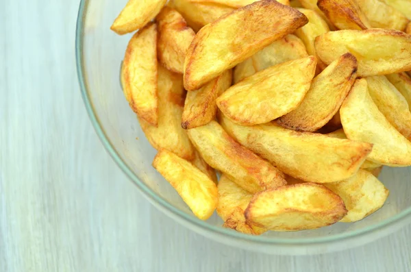 Delicious fried potatoes in glass bowl — Stock Photo, Image