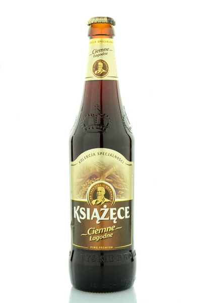 Ksiazece mörkt öl isolerad på vit bakgrund — Stockfoto