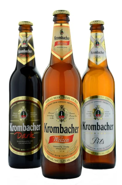 Vielfalt an Krombacher Bier isoliert auf weißem Hintergrund — Stockfoto