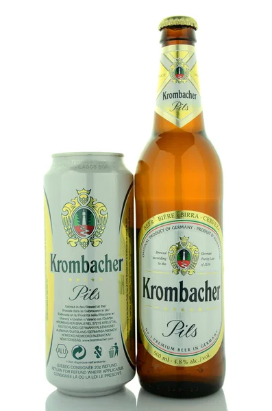 孤立在白色背景上的 Krombacher pils 啤酒 — 图库照片