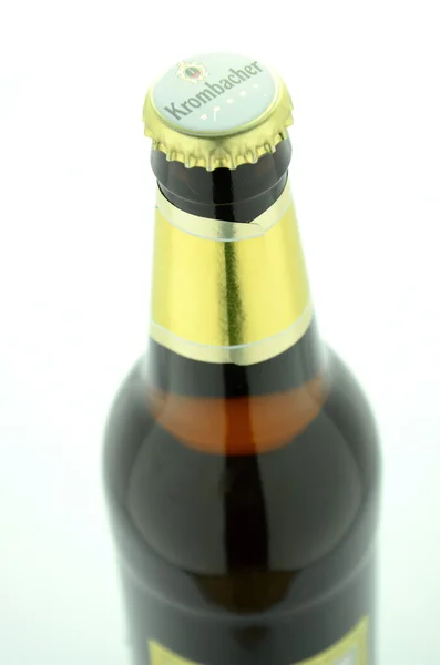 Krombacher pils bier geïsoleerd op witte achtergrond. — Stockfoto