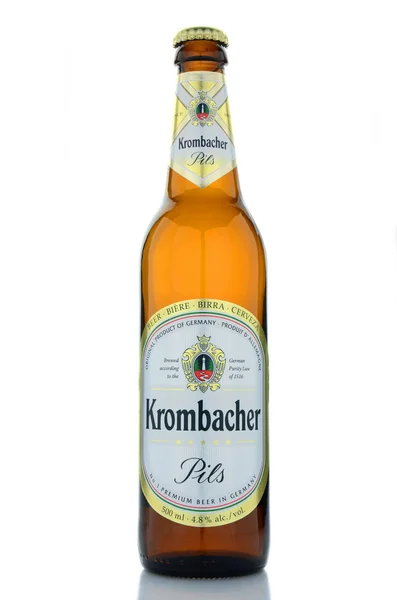 孤立在白色背景上的 Krombacher pils 啤酒. — 图库照片