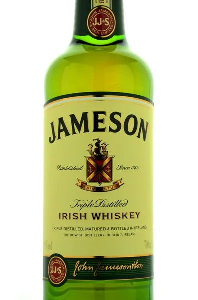 Jameson whiskey geïsoleerd op witte achtergrond — Stockfoto