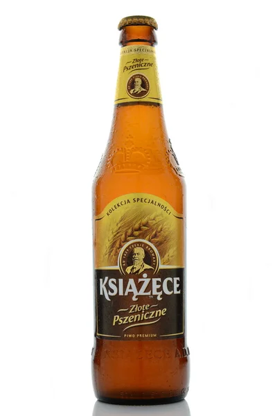 Ksiazece golden wheat beer isolated on white background. — Stock Photo, Image