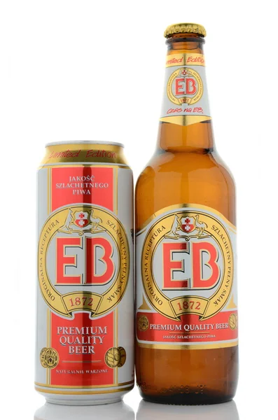 白色背景上孤立的 Eb 保费质量啤酒 — 图库照片