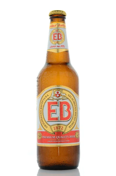 Cerveza de primera calidad EB aislada sobre fondo blanco —  Fotos de Stock