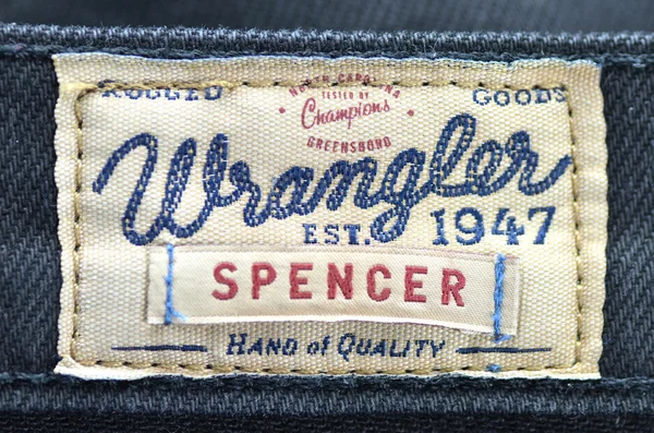 Крупним планом Wrangler етикетки на сині джинси — стокове фото