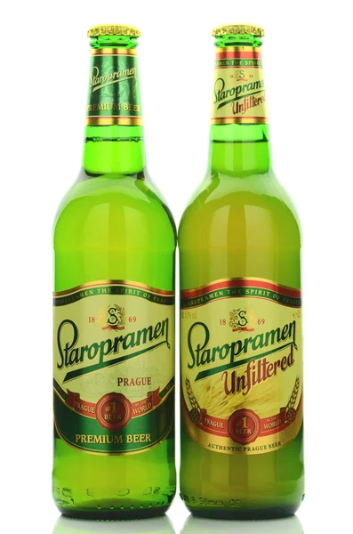 孤立在白色背景上的 Staropramen 啤酒 — 图库照片