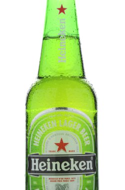 Heineken bira bira beyaz zemin üzerine izole