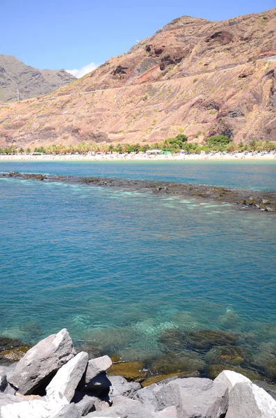 Plage pittoresque de Teresitas sur l'île de Tenerife, Espagne — Photo