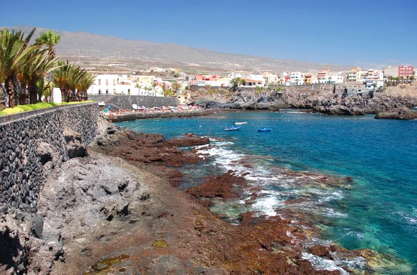 Pitoresk plaja ve volkanik kayalarda Alcala Tenerife, İspanya — Stok fotoğraf