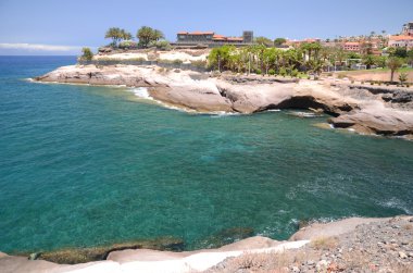 Costa Adeje Tenerife, İspanya içinde volkanik kayaçların doğal kıyı manzara