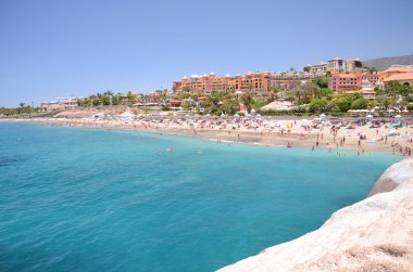 Tenerife, İspanya Adeje içinde muhteşem masmavi kumlu Playa del Duque