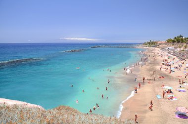 Tenerife, İspanya Adeje içinde muhteşem masmavi kumlu Playa del Duque