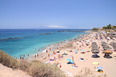 Tenerife, İspanya Adeje içinde muhteşem masmavi kumlu Playa del Duque