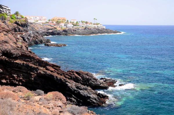 Schilderachtige kustlandschap van turquoise Atlantische Oceaan in Puerto de Santiago op Tenerife, Spanje — Stockfoto