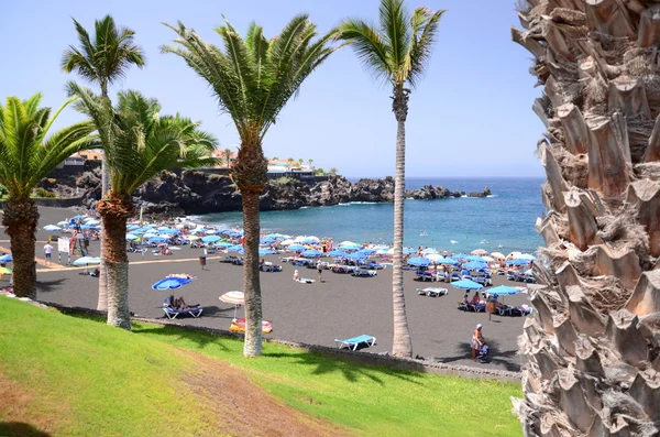 Plaja pitorească Playa de la Arena din Puerto de Santiago pe Tenerife, Spania — Fotografie, imagine de stoc