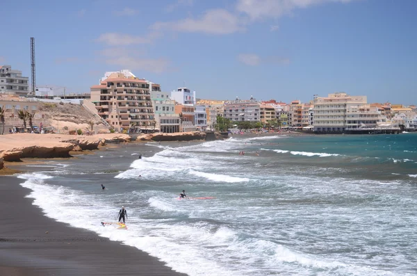 Surfers en kitesurfers in El Medano op Tenerife — Stockfoto