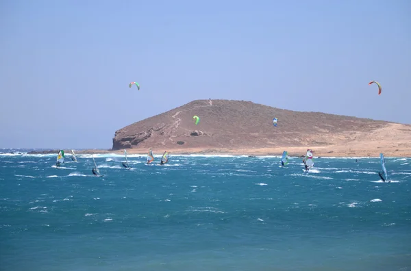 Sörfçü ve El Medano Tenerife kitesurfers