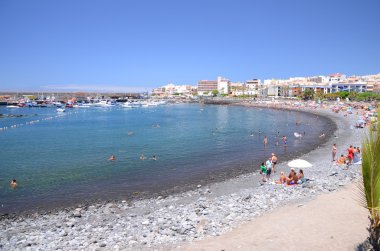 Playa de San Juan pitoresk beach Güney Tenerife Island batısında üzerinde.