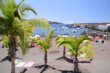 Playa de San Juan pitoresk beach Güney Tenerife Island batısında üzerinde.