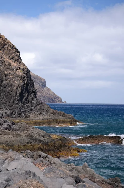 Malebná krajina od skalnatého pobřeží na sever od Tenerife — Stock fotografie