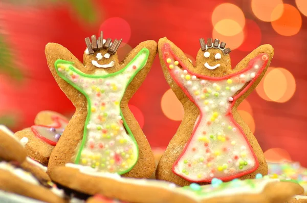 Deliziosi biscotti di Natale decorati su sfondo bokeh — Foto Stock