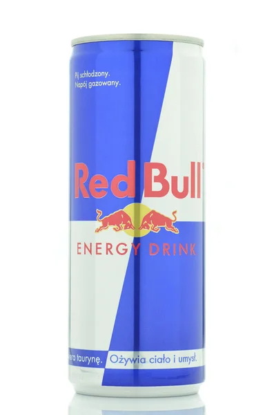 Bebida energética Red Bull aislada sobre fondo blanco —  Fotos de Stock