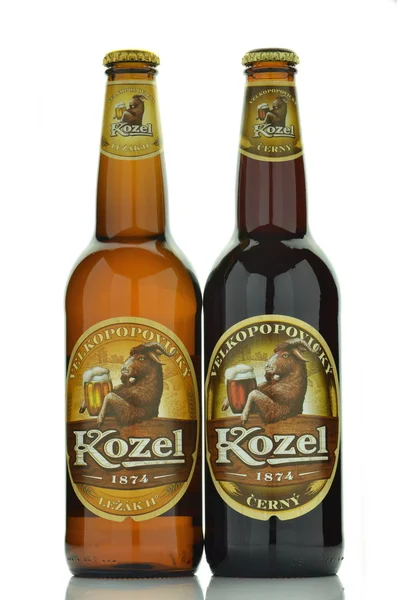 Velkopopovický Kozel pivo izolovaných na bílém pozadí — Stock fotografie