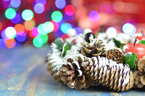 Vánoční dekorace, vánoční věnec vyrobený z hlávky na pozadí magického bokeh — Stock fotografie