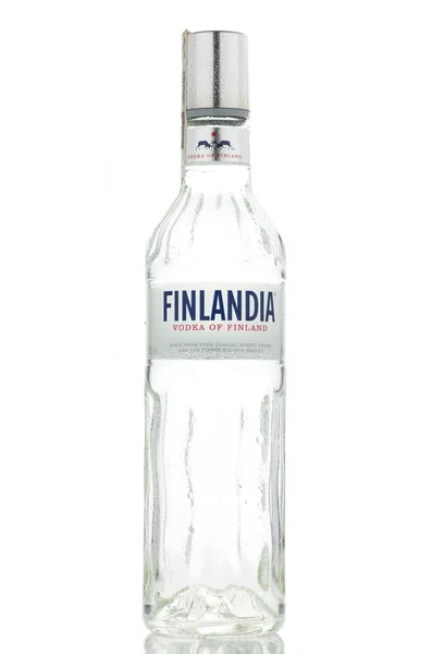 Finlandia vodka aislado sobre fondo blanco — Foto de Stock