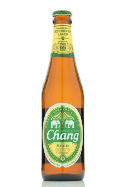 Chang lager bira beyaz arka plan üzerinde izole