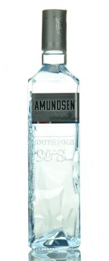 Beyaz arka plan üzerinde izole Amundsen premium votka