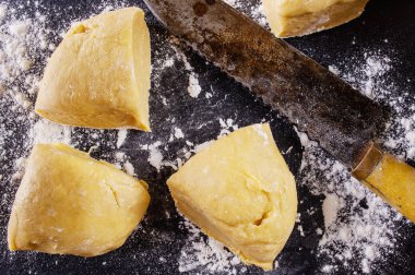 Ev yapımı makarna hamur