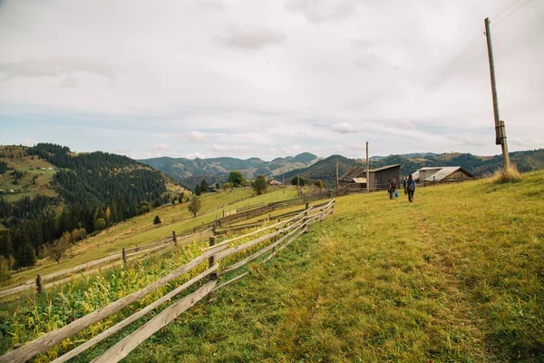 Schilderachtig Uitzicht Traditionele Huizen Karpaten Bergen Herfst Seizoen Oekraïne — Stockfoto