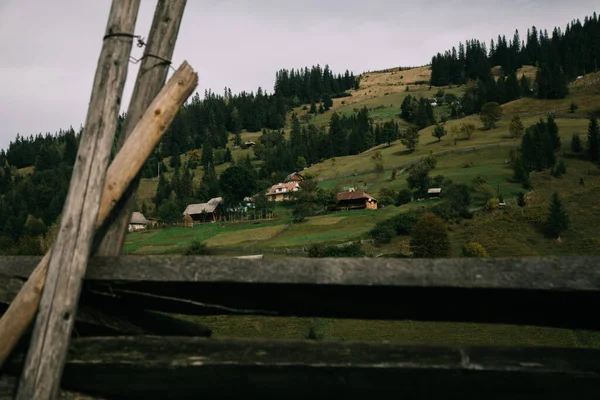 Vista Panorâmica Das Casas Tradicionais Nas Montanhas Dos Cárpatos Temporada — Fotografia de Stock