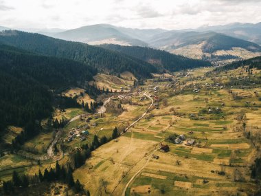 Ukrayna 'daki Karpat dağlarının hava manzarası