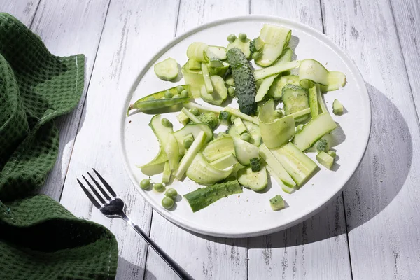 Summer green pea salad of cucumbers and pea on a white — Stock Photo, Image