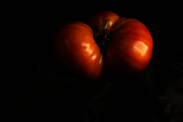 Fresh red homemade tomatoes on black background. low key. — Stock Photo, Image