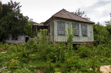 Eski terk edilmiş binalar günlerini yaşıyor..