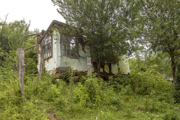 Vieux Bâtiments Abandonnés Qui Vivent Leurs Jours — Photo