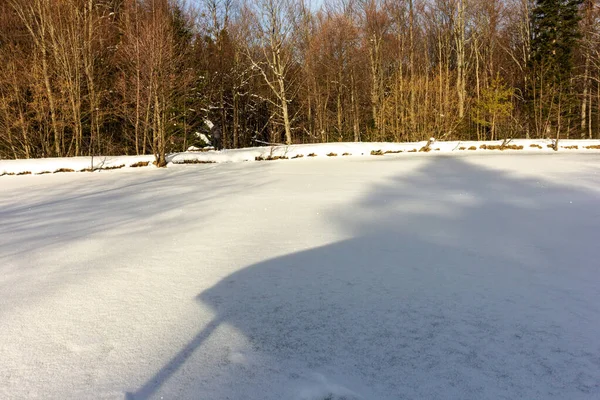 Wintersonniger Tag Vorgebirgsgebiet Klares Frostiges Wetter Glitzernder Schnee Und Schatten — Stockfoto