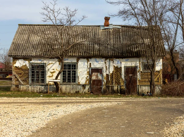 Стародавня Будівля Піддається Руйнуванню Під Впливом Природних Інших Факторів Ранчо — стокове фото