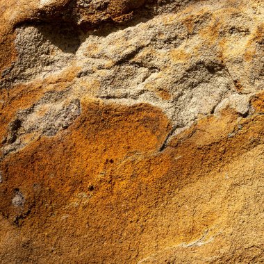 Doğal doğal taş, çeşitli inşaat işleri ve şehir meydanlarında peyzaj tasarımı için ekolojik bir materyal..