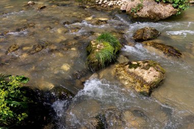 Dağ nehirleri, gezegendeki ekolojik temiz su rezervleri, dağların yükseklerinden geliyor. .