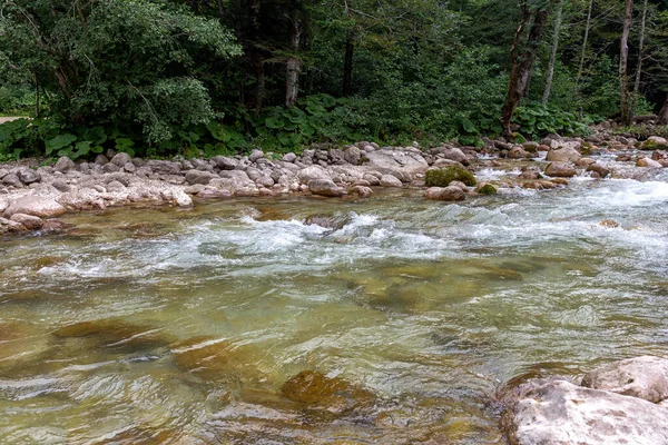 Dağ Nehirleri Gezegendeki Ekolojik Temiz Rezervleri Dağların Yükseklerinden Geliyor — Stok fotoğraf